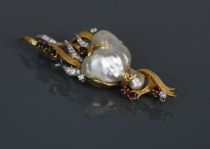 Brooch in yellow and white gold 750°/°°,...