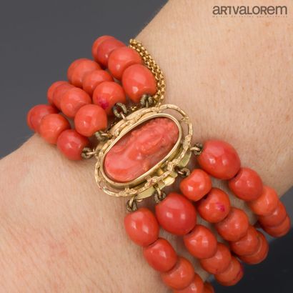 Bracelet with four rows of faceted coral...