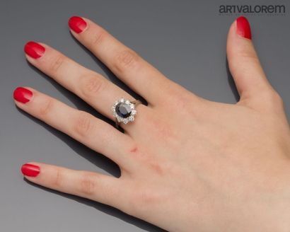 Daisy ring in 750°/°° white gold, centered...