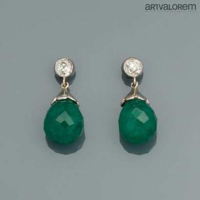 Pair of earrings in 750°/°° white gold set...