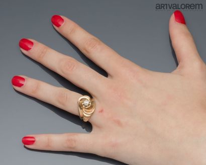 Godronnée tourbillon ring in 750°/°° yellow...