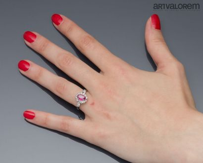 750°/°° white gold ring centered on an oval...