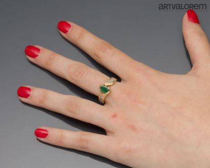 Ring in yellow gold 750°/°° with a faceted...