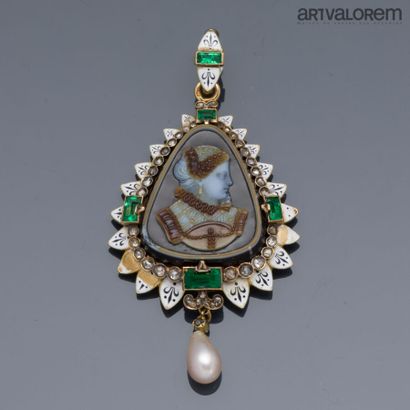MELLERIO
Souvenir pendant in yellow gold...