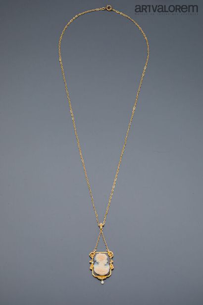 750°/°° yellow gold necklace featuring a...
