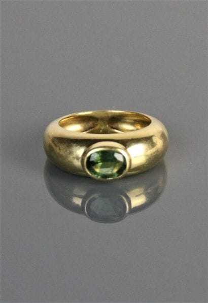 Ring in yellow gold 750°/°° centered with...