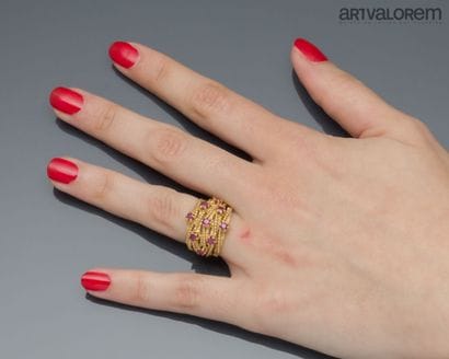 Band ring in yellow gold 750°/°° formed of...