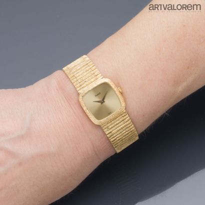 PIAGET
Ladies' watch in brushed yellow gold...