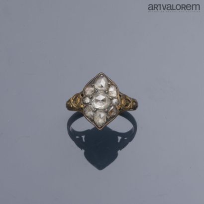 Ring in yellow gold 750°/°° set with emerald...