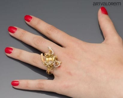 Sculpture ring in yellow and white gold 750°/°°...