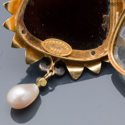 MELLERIO
Souvenir pendant in yellow gold...