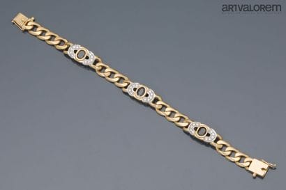 750°/°° yellow gold curb chain with three...