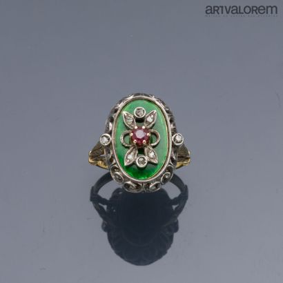 Ring in 750°/°° yellow gold and silver, the...