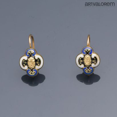 Pair of yellow gold 750°/°° polylobed dormeuses...