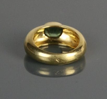 Ring in yellow gold 750°/°° centered with...