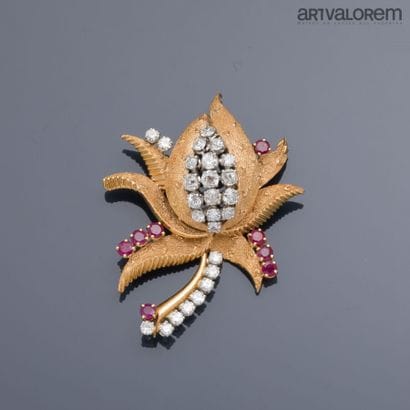 750°/°° yellow gold brooch in the form of...