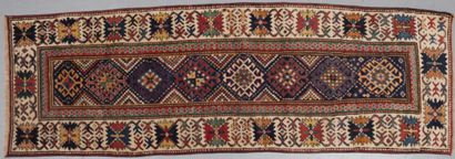 Galerie Kazak (Caucase) fin XIXème 
Velours...