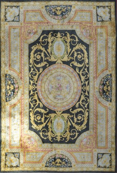 Important tapis au point de la Savonnerie...