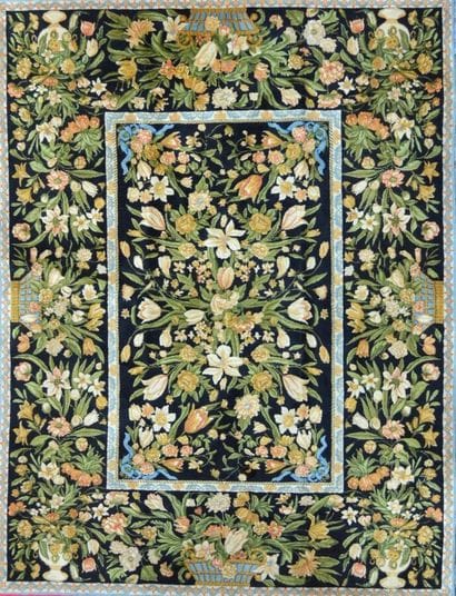 Original et grand tapis au point de la Savonnerie...