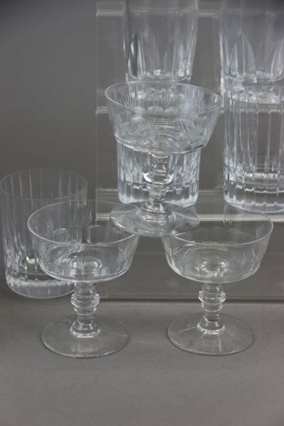 MANNETTE - Sets of mismatched glasses including...
