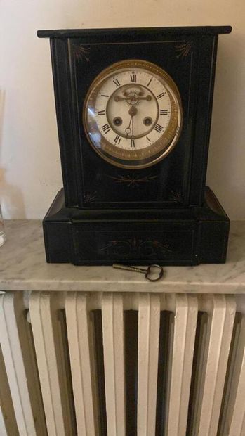 Boundary clock in black and breccia marble.
Late...