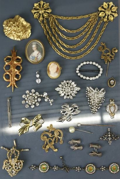 Set of costume jewelry including: rhinestone...