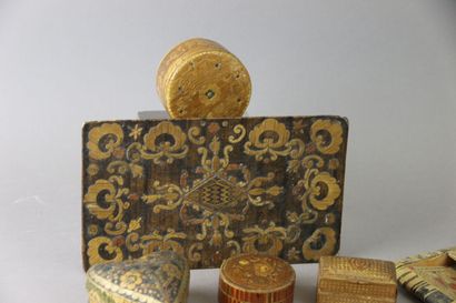 Set of polychrome straw marquetry boxes comprising:...