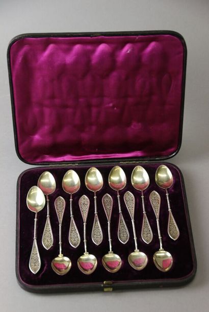 12 spoons in a case, in 925°/°° silver, filigree...