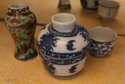 CHINA. 
Five porcelain plates with white-blue...