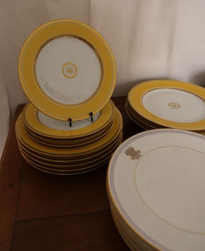MANNETTE - Limoges porcelain dinner service...