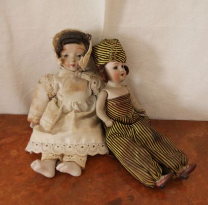 Two dolls with porcelain bisque heads. 
20th...