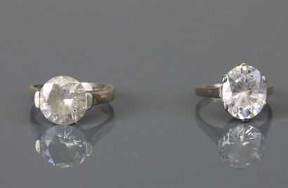 Set of silver jewelry including: a line brooch...