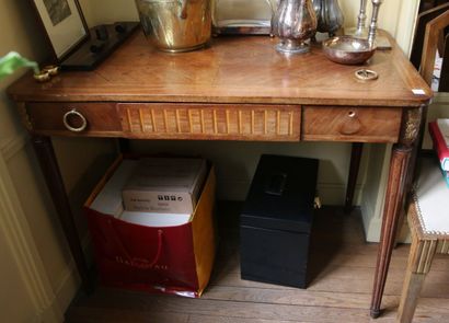 Three-drawer chest of drawers in walnut burl...