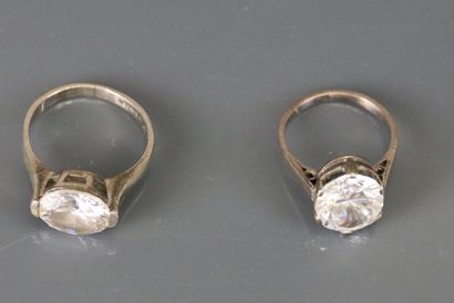 Set of silver jewelry including: a line brooch...