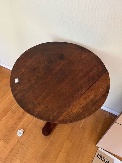 Mahogany veneered tripod pedestal table....