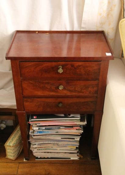 Bedside table in natural wood. 
19th century

Mahogany...