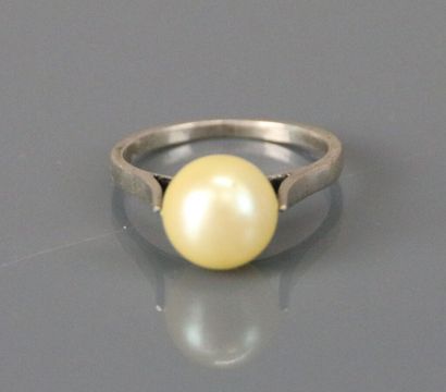 Set of silver jewelry including: a line brooch...