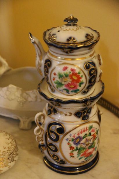 MANNETTE - Set of porcelain showcases including...