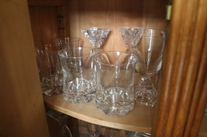 MANNETTE - Part of a crystal glass service...