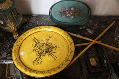 Four trays in painted sheet metal with polychrome...