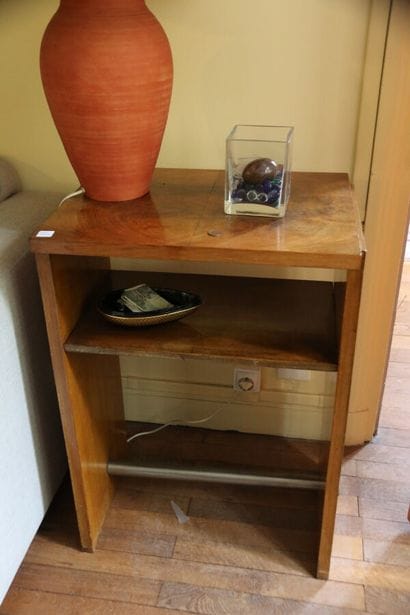 Mahogany veneered sideboard with one shelf,...