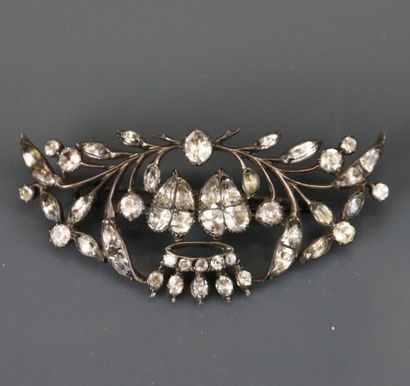Costume jewelry set including: a rhinestone...