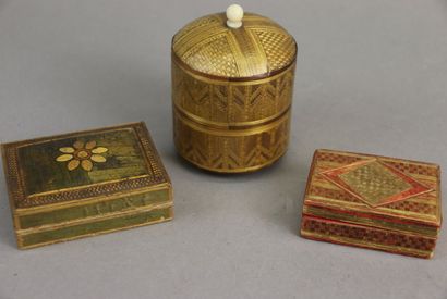 Set comprising a straw marquetry cylindrical...