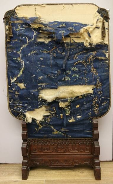 CHINA, 18th-19th century. 
Screen on carved...