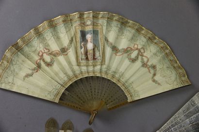 Fan, the paper leaf with polychrome watercolor...