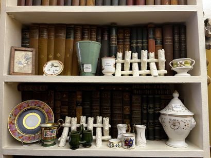 MANNETTE Disparate set of coffee cups and...