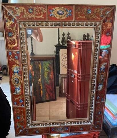 Upside-down mirror with polychrome flowers...