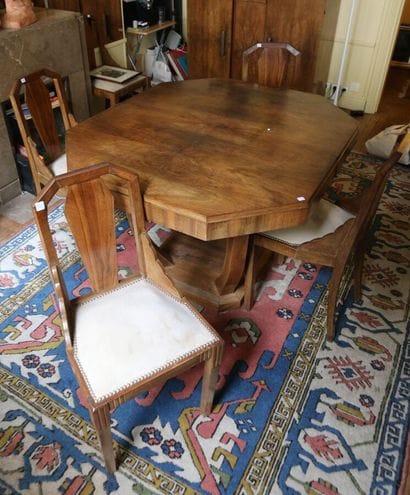 Set comprising an octagonal dining table...