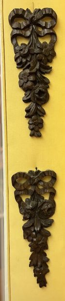 Set comprising elements in gilded or natural...