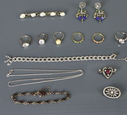 Set of silver jewelry including: a line brooch...